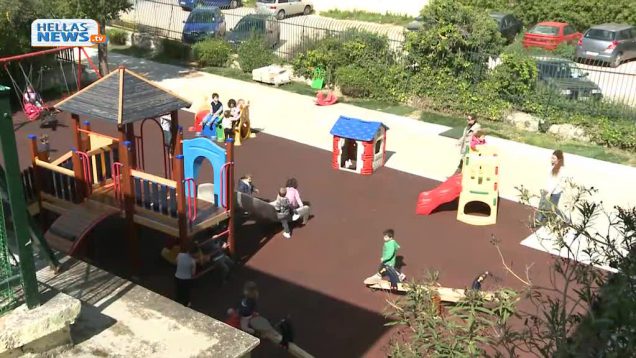 Ο Δήμαρχος κ.Διονύσης Χατζηδάκης μας ξεναγεί στους Παιδικούς Σταθμούς του Παλαιού Φαλήρου