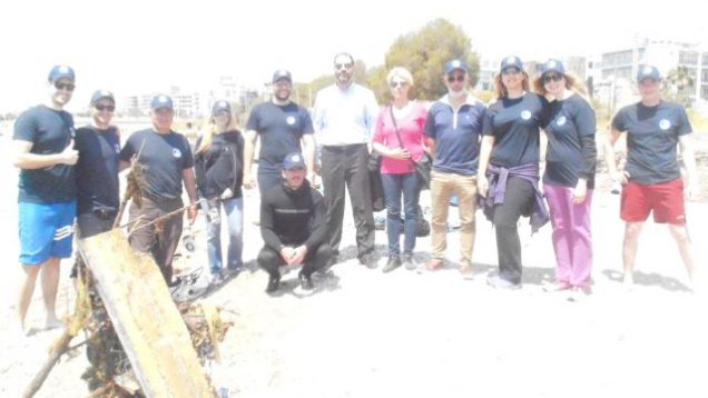 Καθαρισμός Παραλίας από την Εθελοντική Ομάδα Δήμου Αλίμου