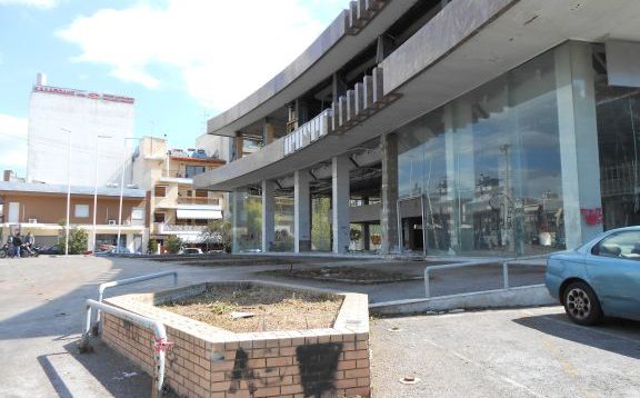 Καθαρισμός του εγκαταλελειμμένου κτιρίου της MAVA (πρώην RENAULT) στο Δήμο Φιλαδέλφειας- Χαλκηδόνος