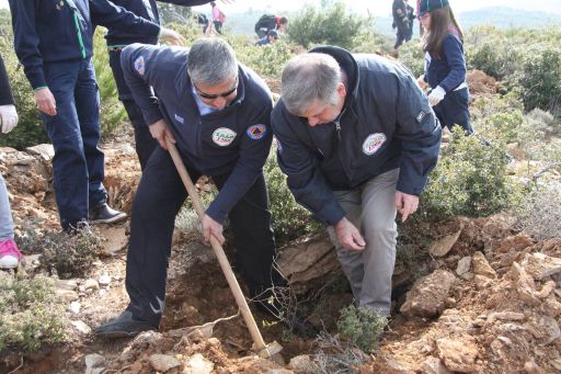 Με επιτυχία και σημαντική προσέλευση εθελοντών ολοκληρώθηκε η 1η Αναδάσωση του Σ.Π.Α.Π για το 2016 στο Πεντελικό