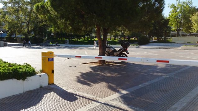 Δήμος Αγίας  Παρασκευής: νέα επισκευή της μπάρας της κεντρικής πλατείας