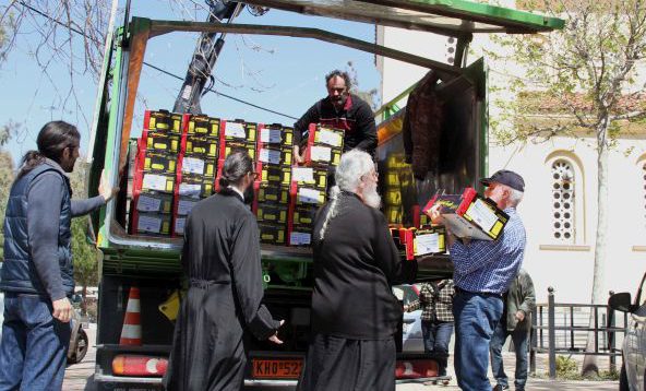 Διανομή φρούτων σε σχολεία και Ιερούς Ναούς από το Δήμο Γλυφάδας