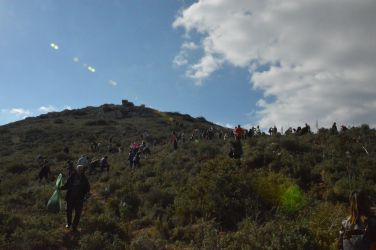 “Ποτίζουμε και καθαρίζουμε το λόφο Πευκωτό στον Υμηττό”