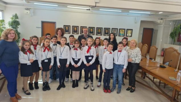 Μαθητές-13ου-Δημοτικού-768×576