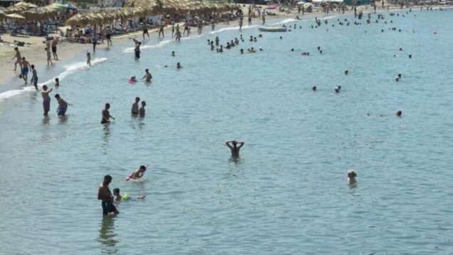 Θαλάσσια λουτρά για απόρους διοργανώνει ο Δήμος