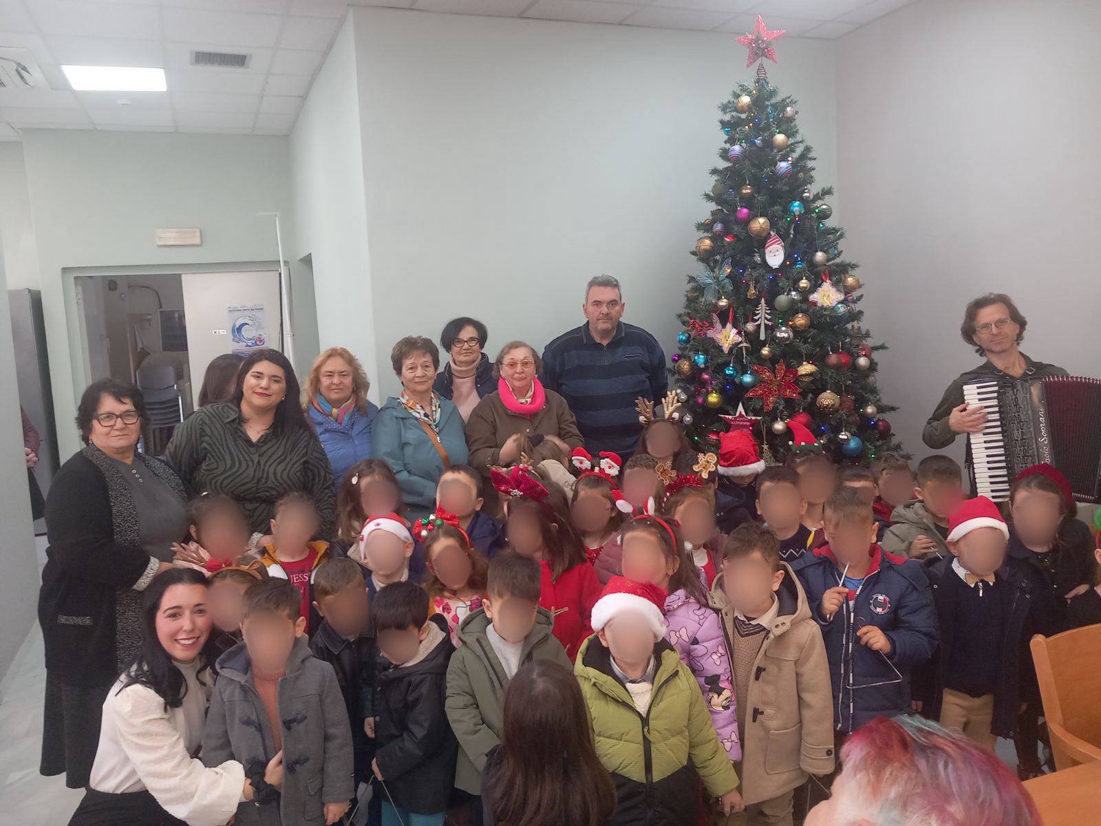 Γιορτινές δράσεις αγάπης και ψυχαγωγίας για τα μέλη των ΚΑΠΗ του Δήμου Ασπροπύργου.